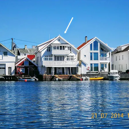 Helt I Vannkanten As Akrehamn